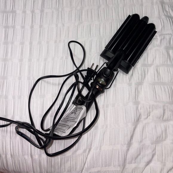 amika Black Hair Waver